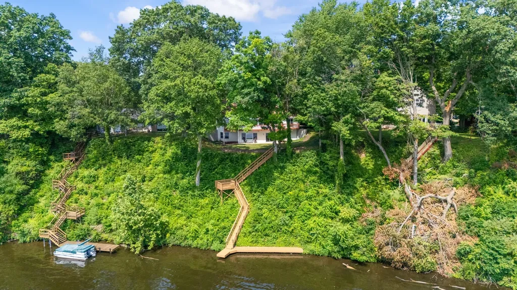 9895 Lakeview Drive Oronoko Charter Township MI 49103