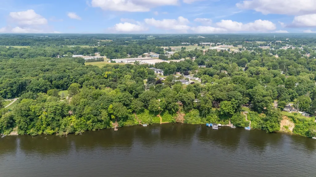 9895 Lakeview Drive Oronoko Charter Township MI 49103