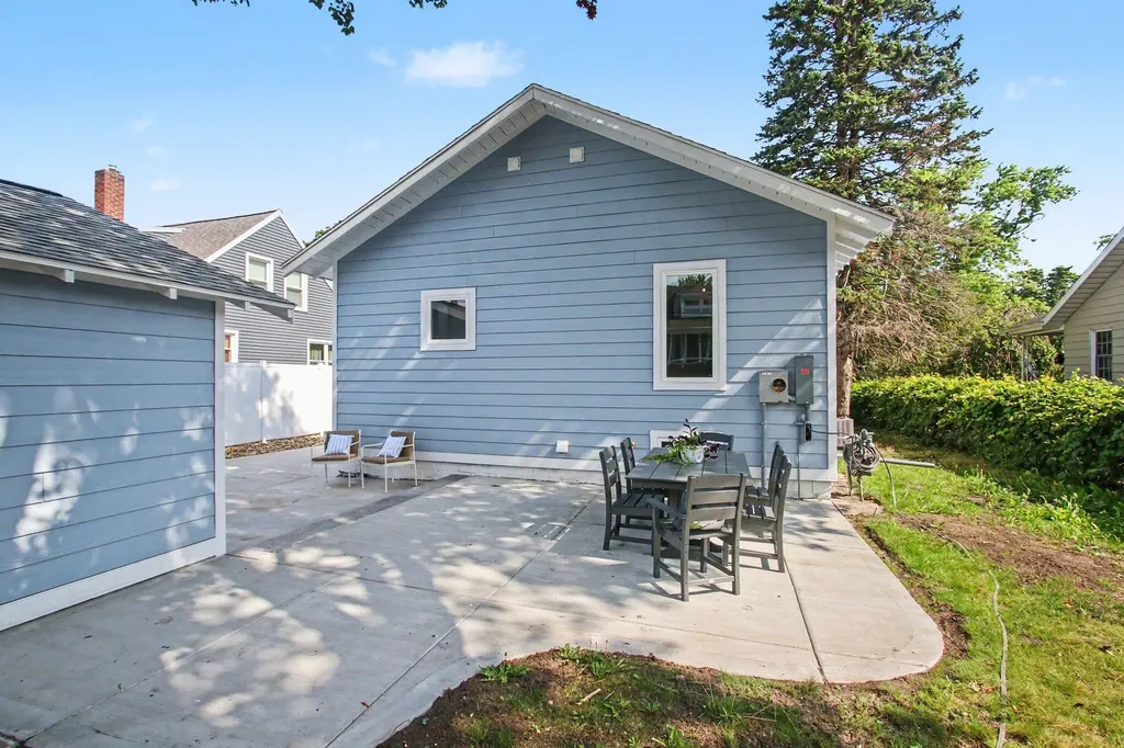 510 Lyon Street South Haven City MI 49090