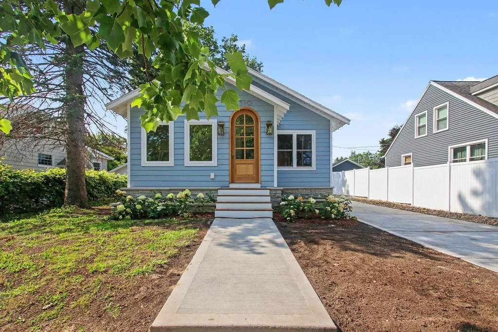 510 Lyon Street South Haven City MI 49090