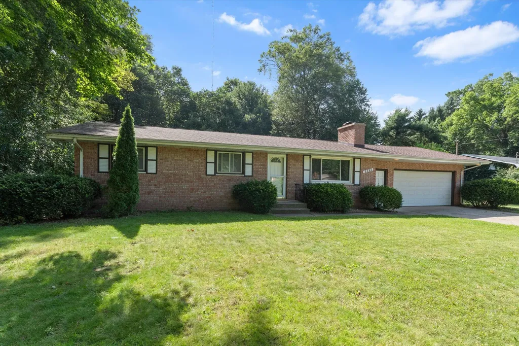 8696 Maplewood Drive Oronoko Charter Township MI 49103