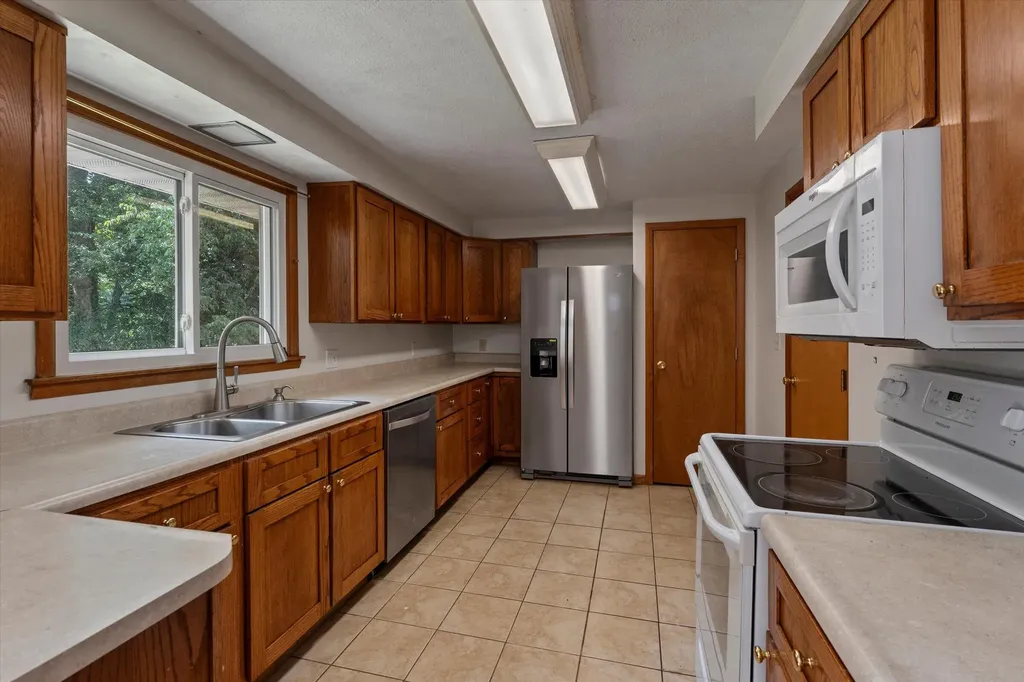 8696 Maplewood Drive Oronoko Charter Township MI 49103
