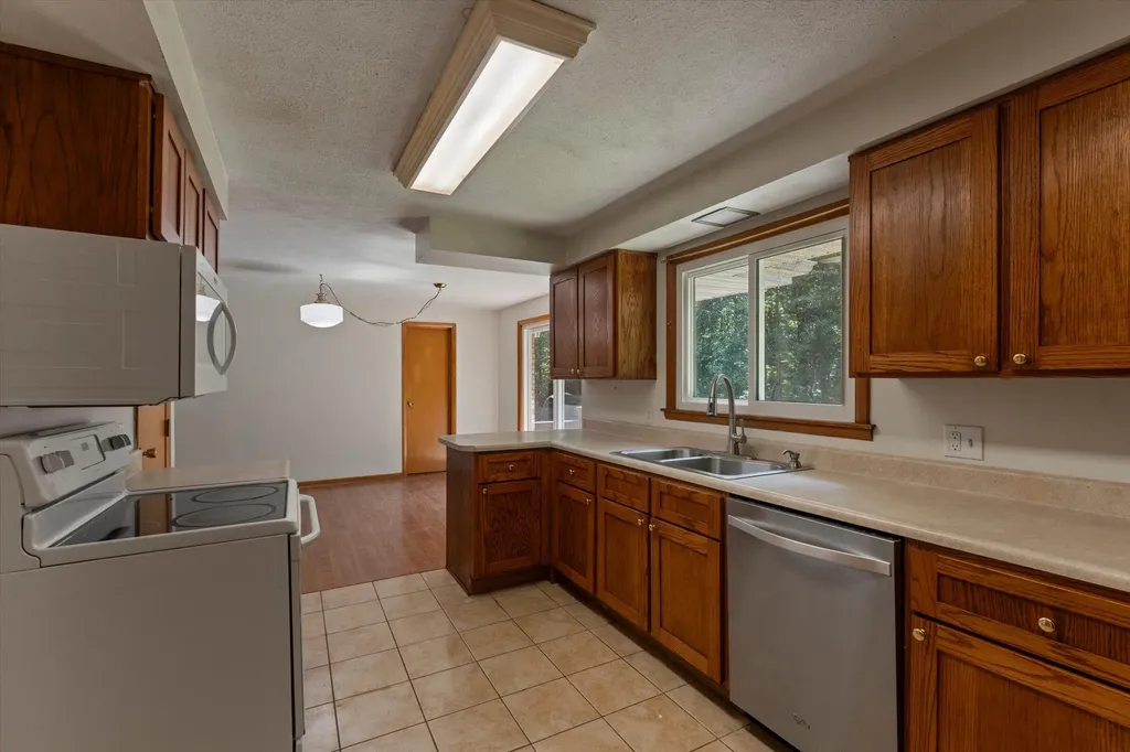 8696 Maplewood Drive Oronoko Charter Township MI 49103