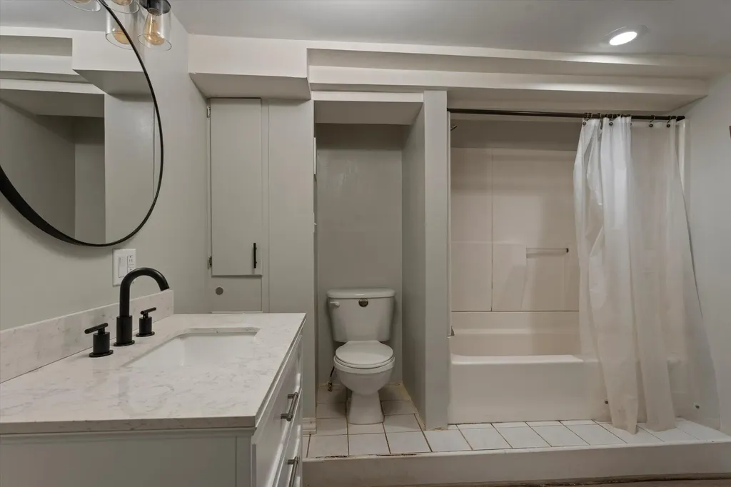 8696 Maplewood Drive Oronoko Charter Township MI 49103