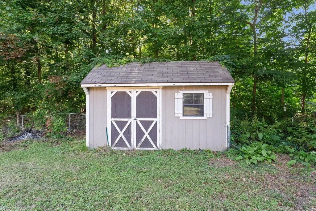 8696 Maplewood Drive Oronoko Charter Township MI 49103