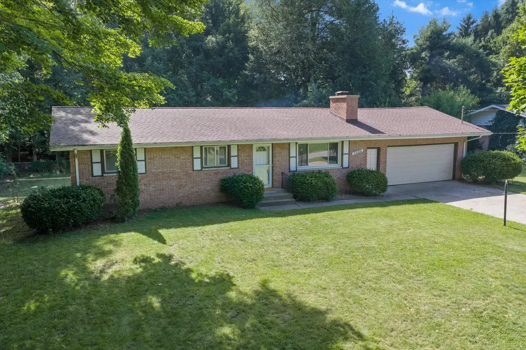 8696 Maplewood Drive Oronoko Charter Township MI 49103