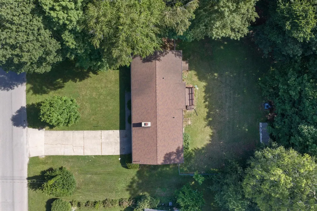 8696 Maplewood Drive Oronoko Charter Township MI 49103