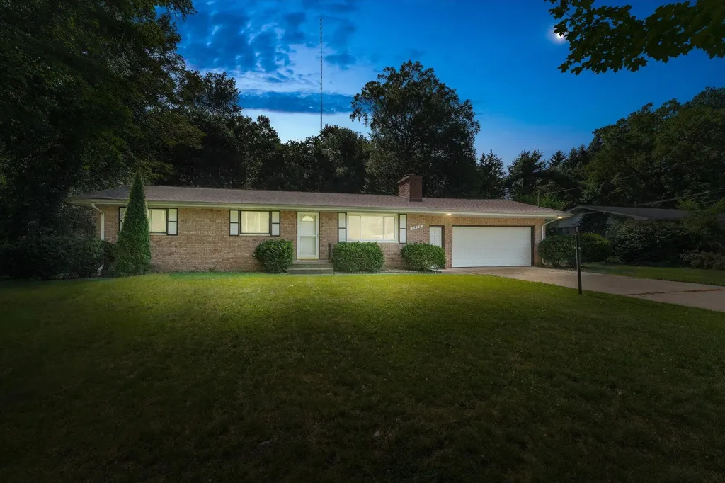 8696 Maplewood Drive Oronoko Charter Township MI 49103