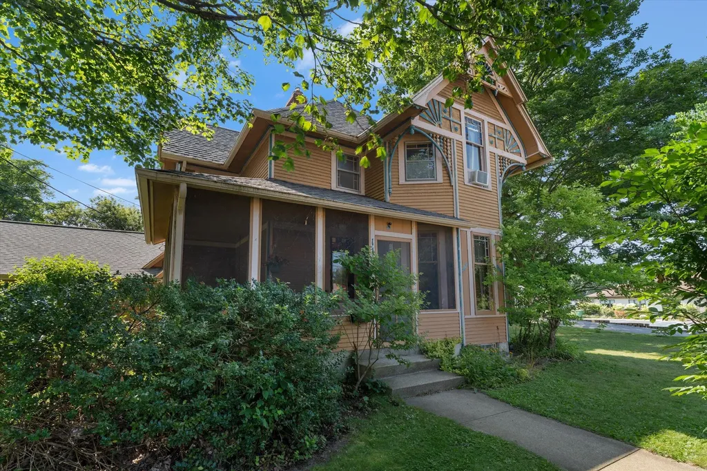 110 S East Street Cassopolis Village MI 49031