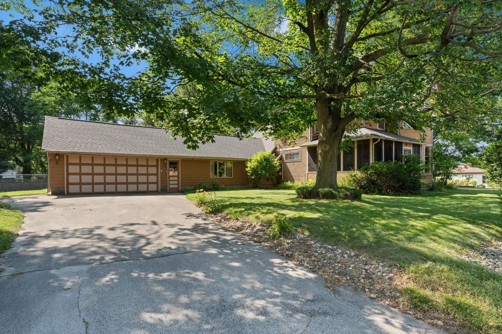 110 S East Street Cassopolis Village MI 49031