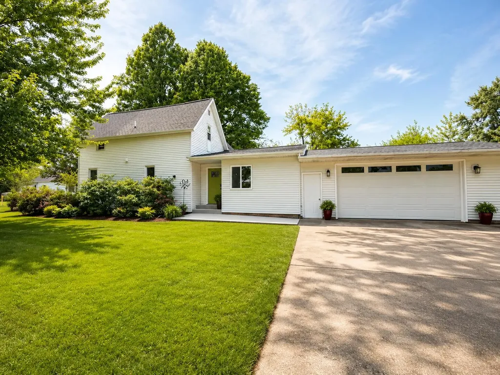 211 E Sycamore Street Three Oaks Village MI 49128
