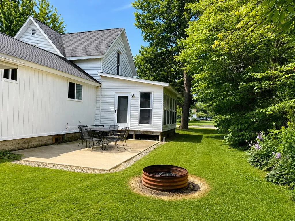 211 E Sycamore Street Three Oaks Village MI 49128