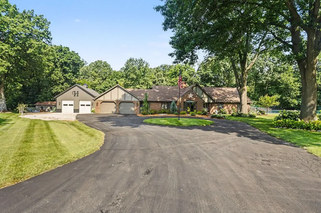 1555 Cardinal Drive Lincoln Charter Township MI 49085