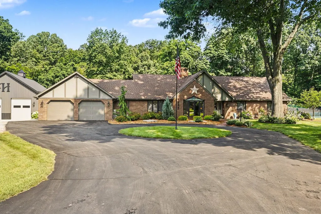 1555 Cardinal Drive Lincoln Charter Township MI 49085