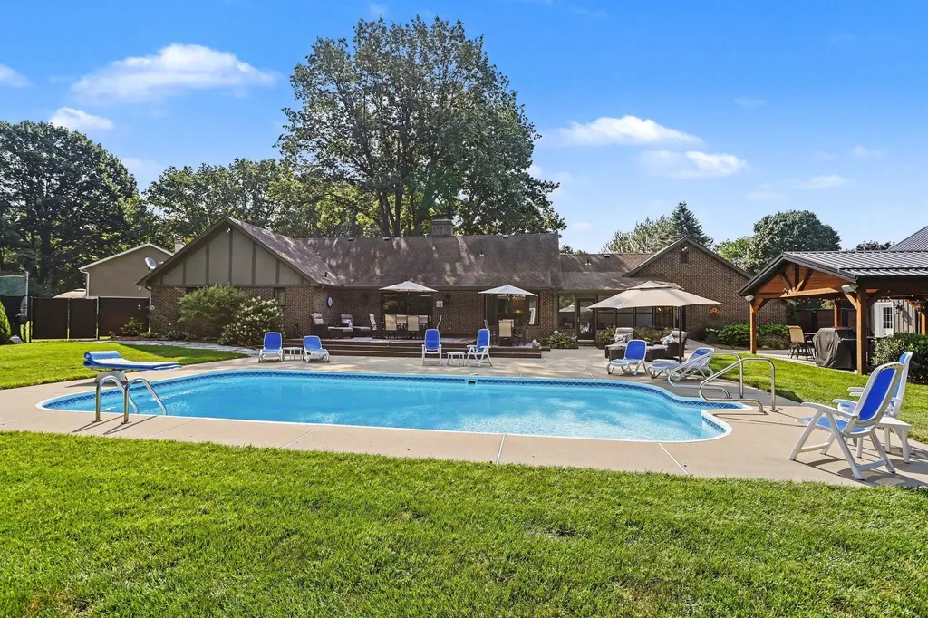 1555 Cardinal Drive Lincoln Charter Township MI 49085