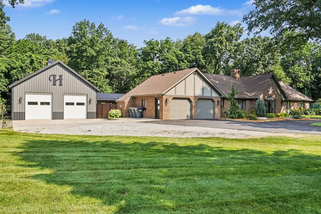 1555 Cardinal Drive Lincoln Charter Township MI 49085