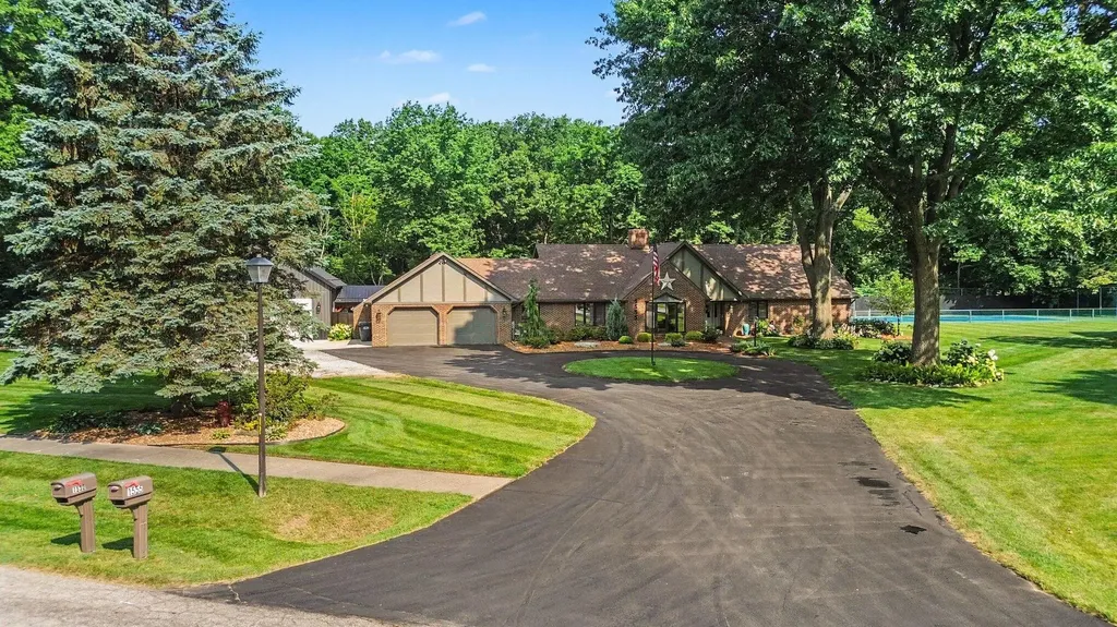1555 Cardinal Drive Lincoln Charter Township MI 49085
