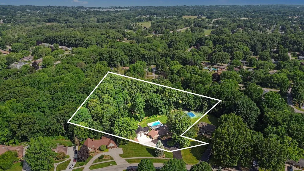 1555 Cardinal Drive Lincoln Charter Township MI 49085
