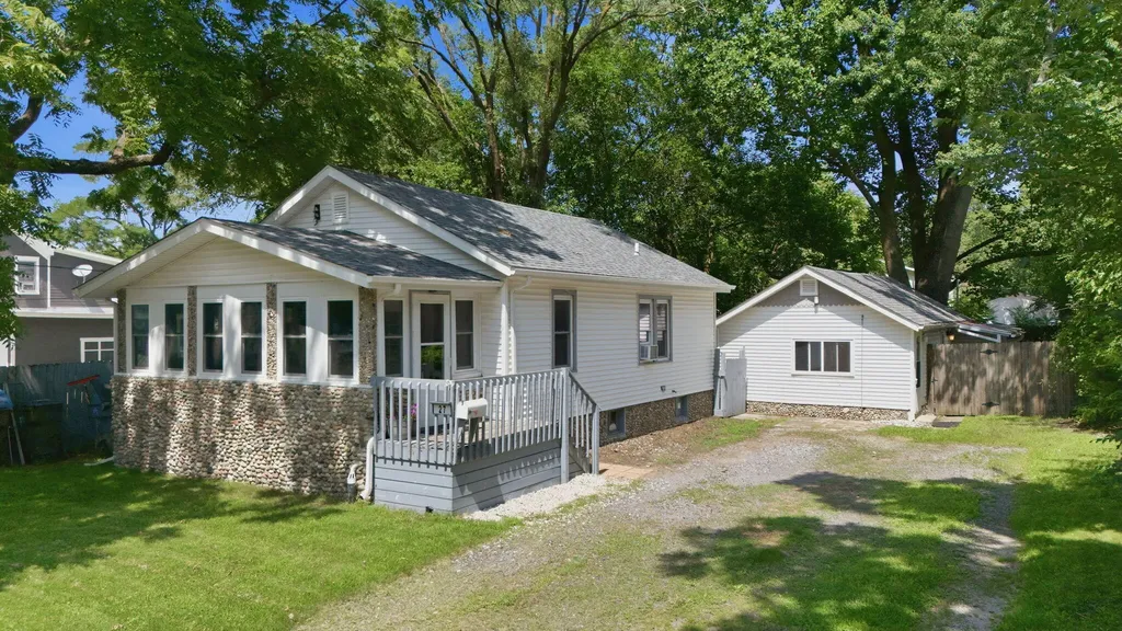 27 S Smith Street New Buffalo City MI 49117
