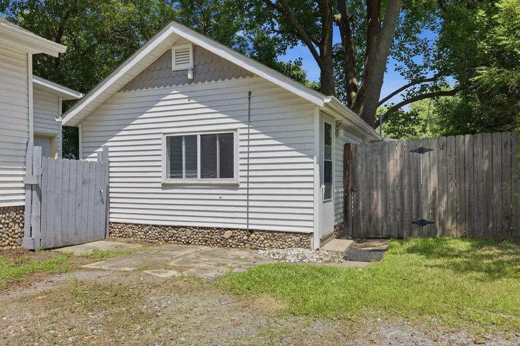 27 S Smith Street New Buffalo City MI 49117