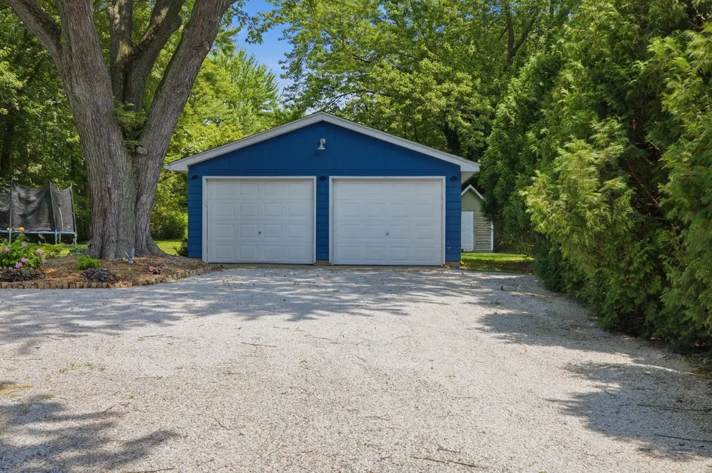 12865 Flynn Road Chikaming Township MI 49125
