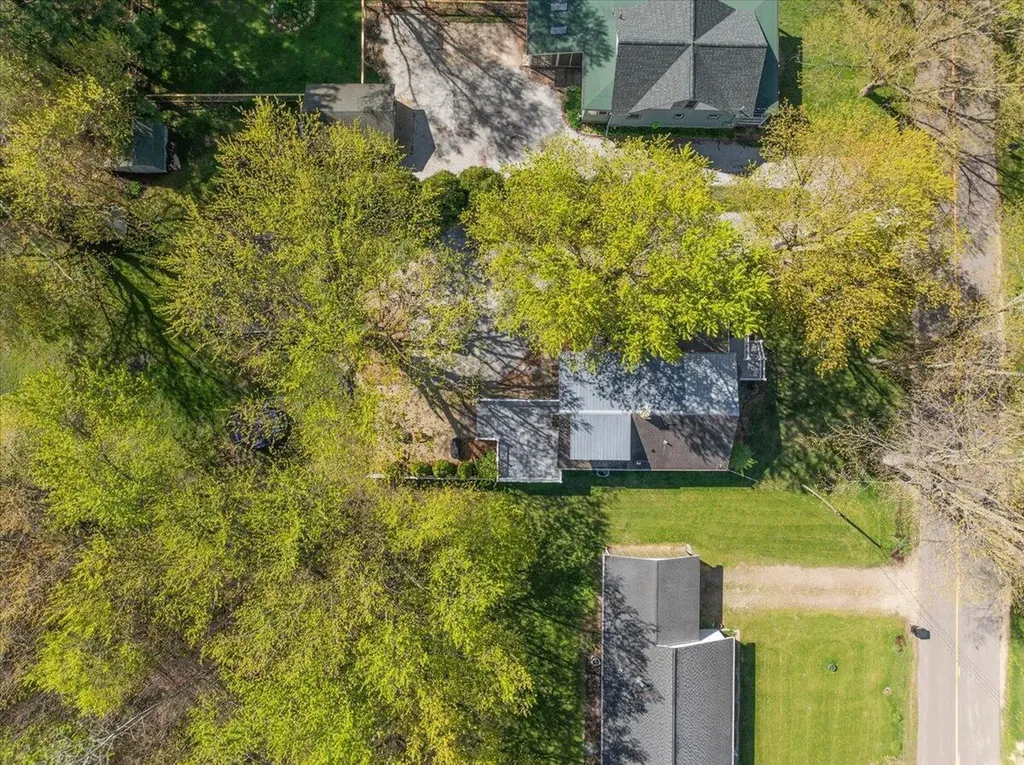 12865 Flynn Road Chikaming Township MI 49125