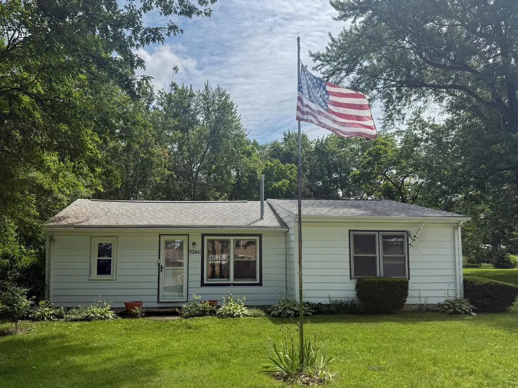 52411 Lakeview Drive Wayne Township MI 49047