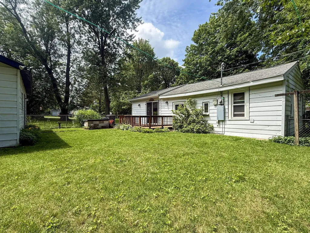 52411 Lakeview Drive Wayne Township MI 49047