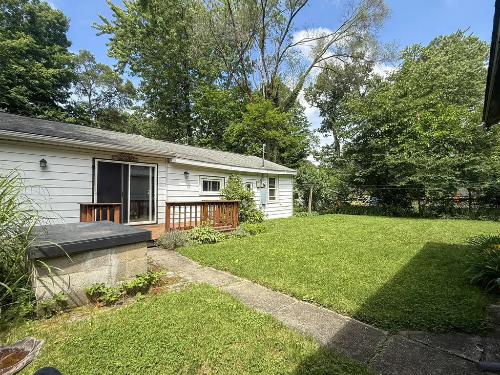 52411 Lakeview Drive Wayne Township MI 49047
