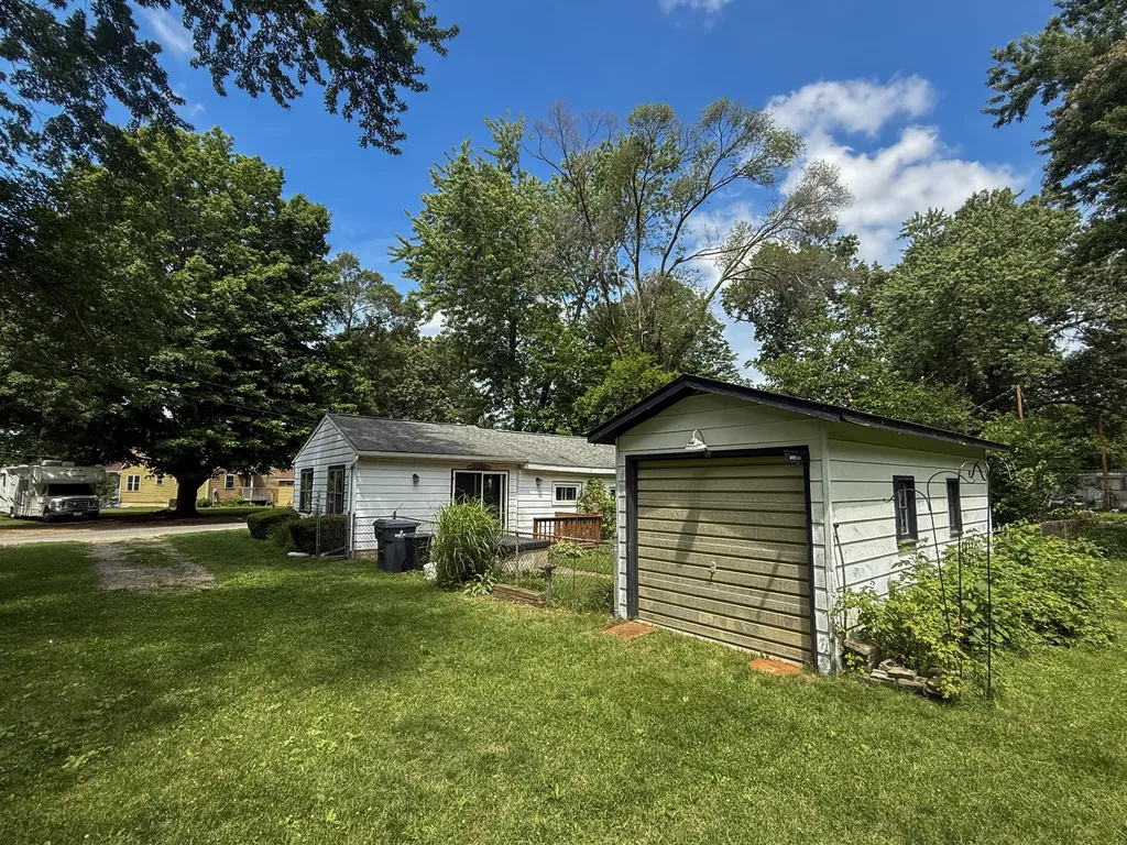 52411 Lakeview Drive Wayne Township MI 49047