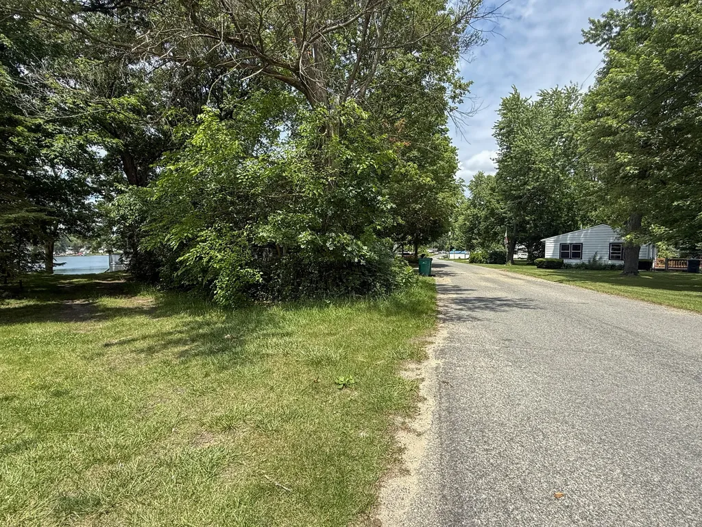 52411 Lakeview Drive Wayne Township MI 49047