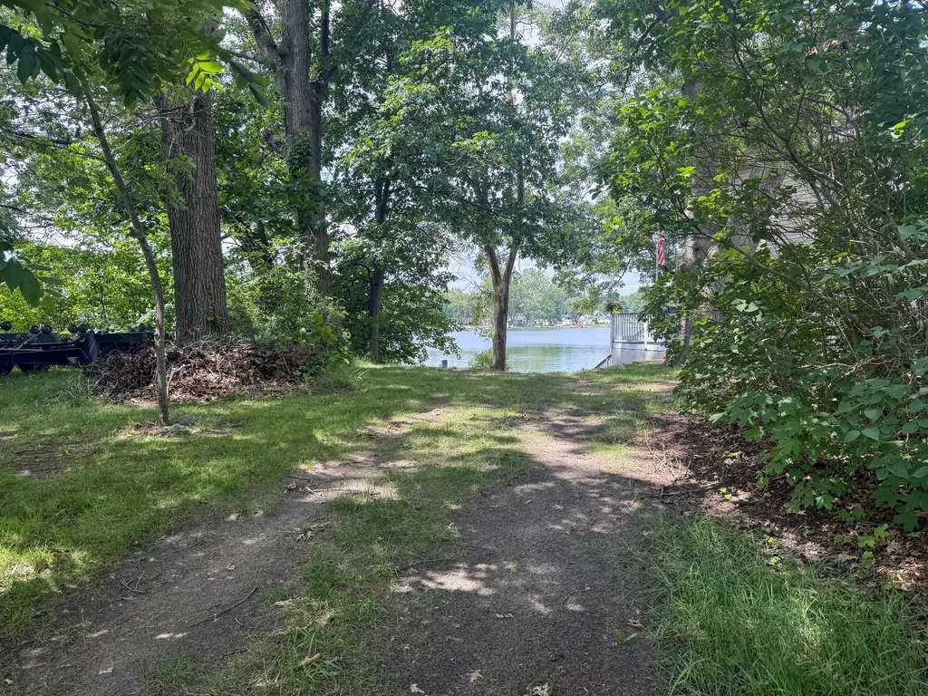 52411 Lakeview Drive Wayne Township MI 49047