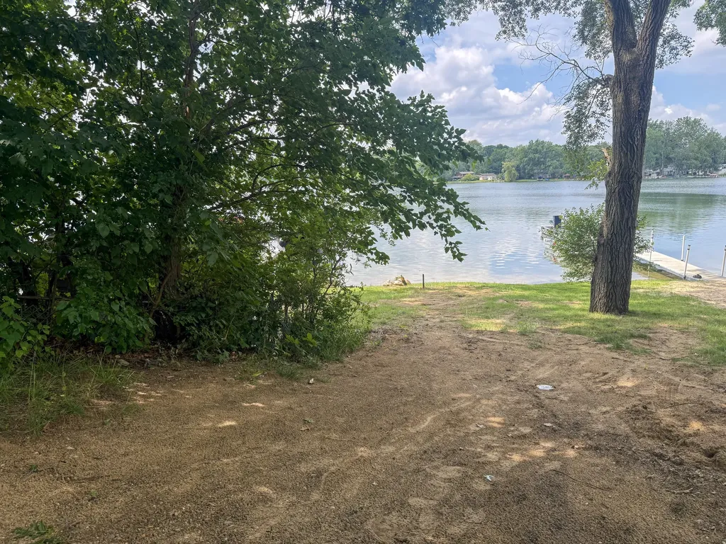 52411 Lakeview Drive Wayne Township MI 49047