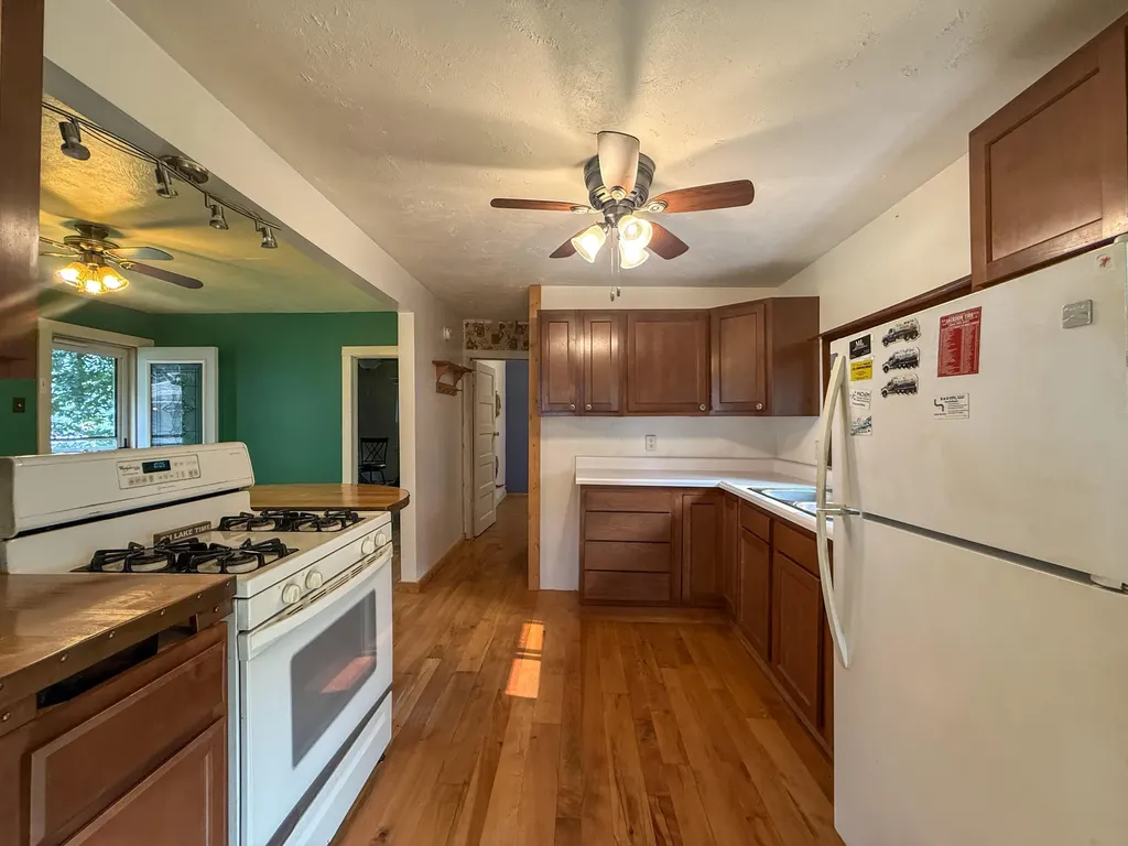 52411 Lakeview Drive Wayne Township MI 49047