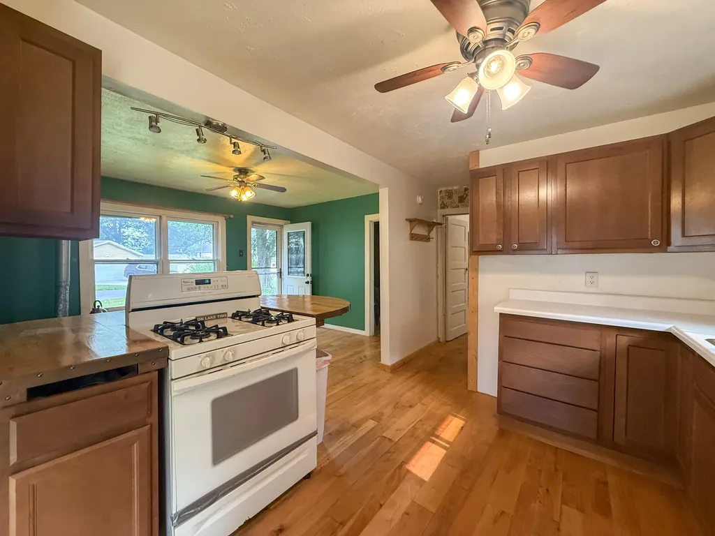 52411 Lakeview Drive Wayne Township MI 49047