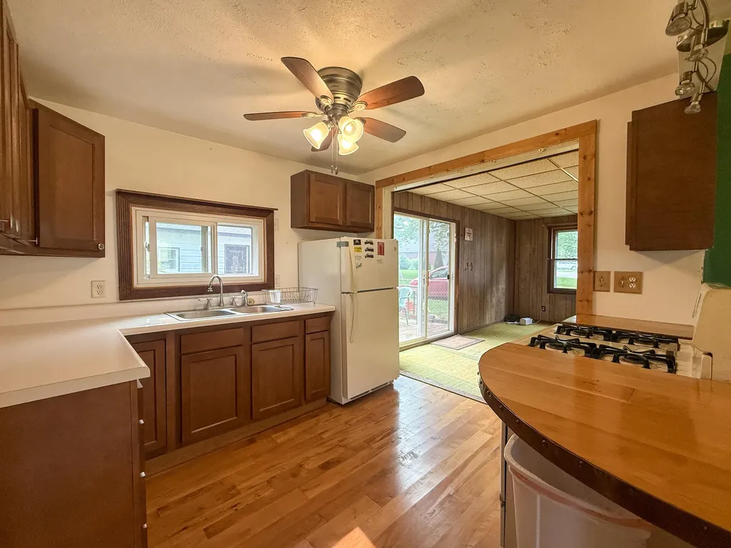 52411 Lakeview Drive Wayne Township MI 49047
