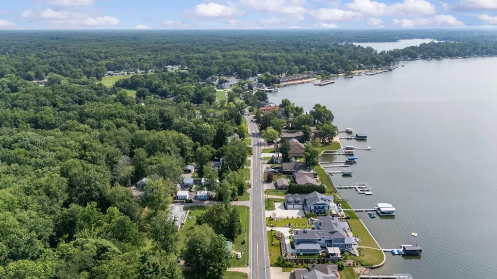 5358 Paw Paw Lake Road Coloma Charter Township MI 49038