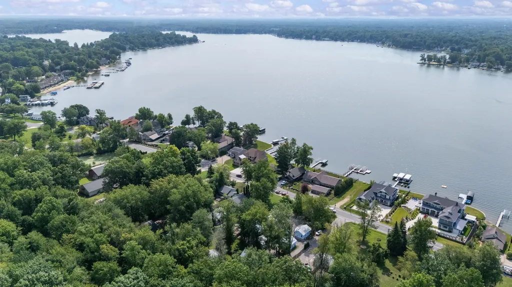 5358 Paw Paw Lake Road Coloma Charter Township MI 49038