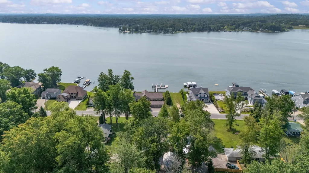 5358 Paw Paw Lake Road Coloma Charter Township MI 49038