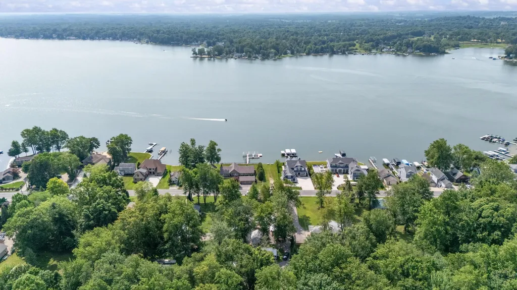 5358 Paw Paw Lake Road Coloma Charter Township MI 49038