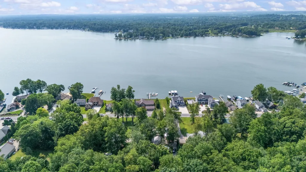 5358 Paw Paw Lake Road Coloma Charter Township MI 49038