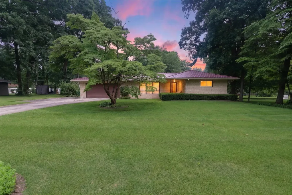 26384 Sweetbriar Street Ontwa Township MI 49112