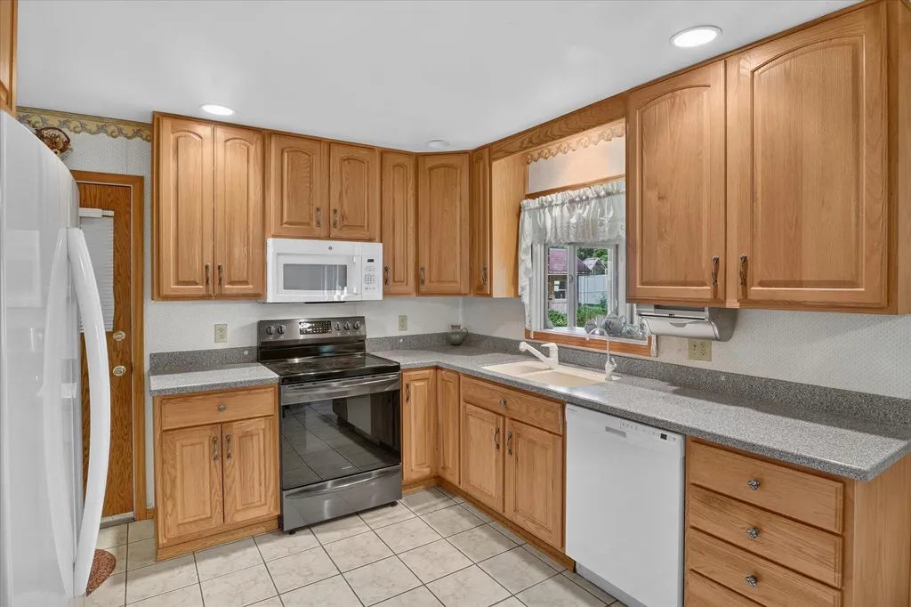 26384 Sweetbriar Street Ontwa Township MI 49112