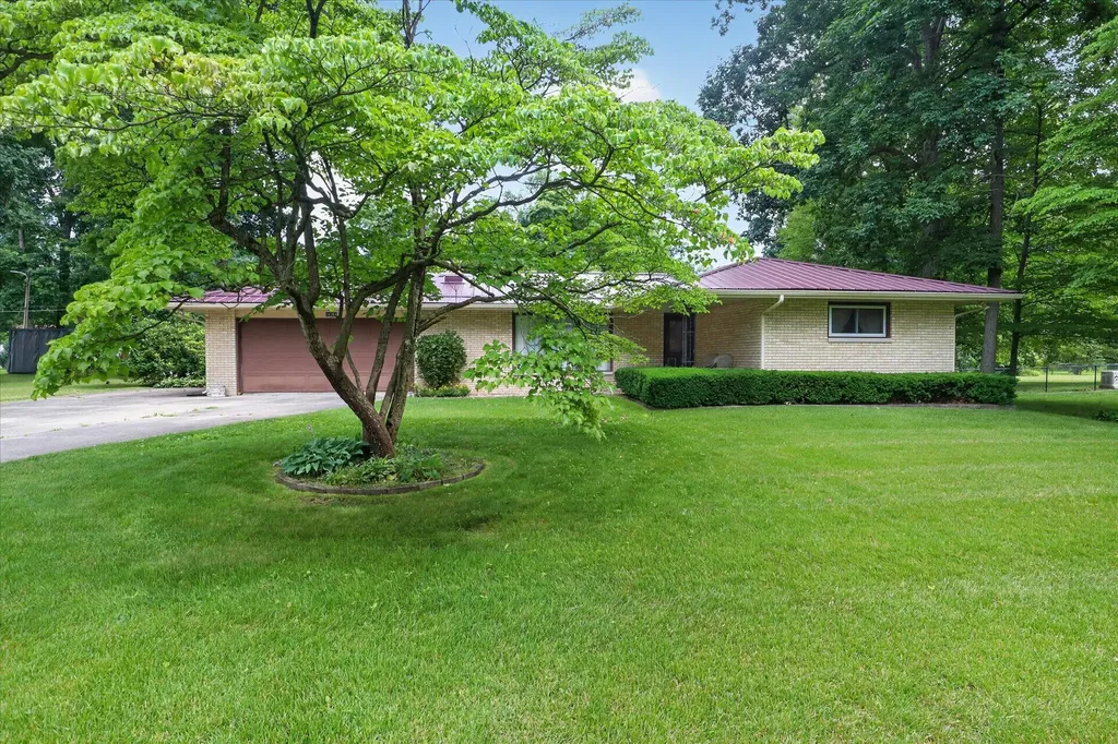 26384 Sweetbriar Street Ontwa Township MI 49112