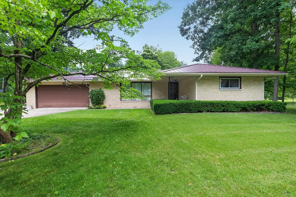 26384 Sweetbriar Street Ontwa Township MI 49112