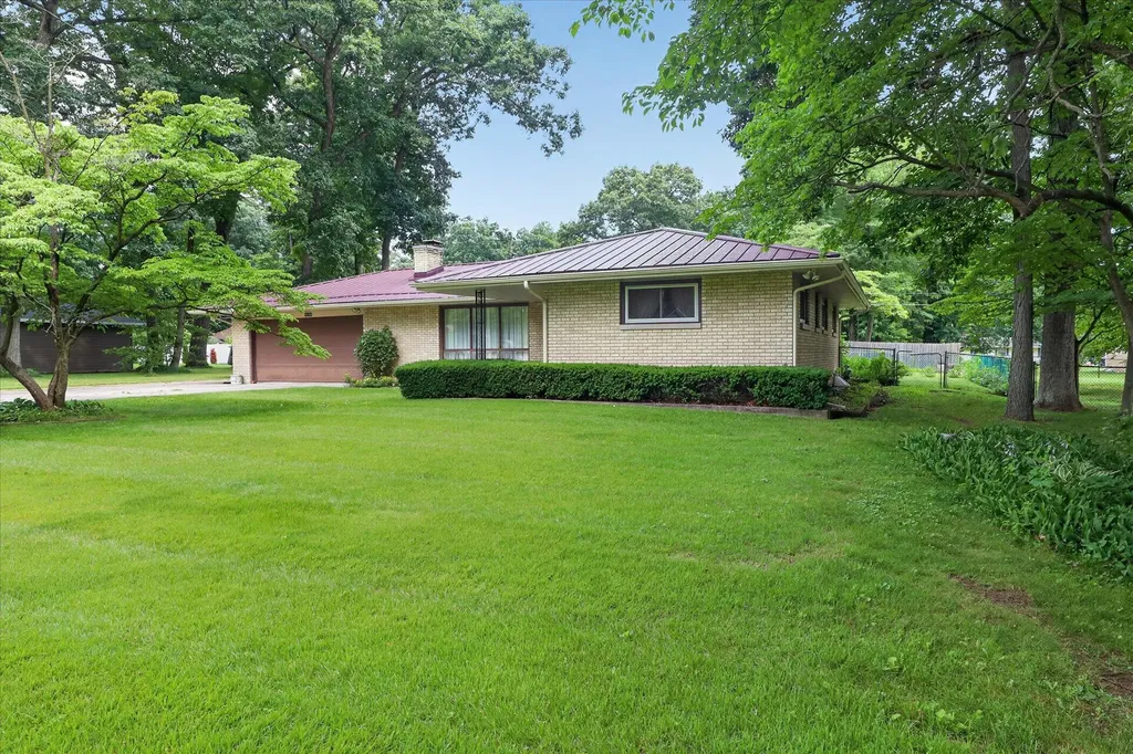 26384 Sweetbriar Street Ontwa Township MI 49112