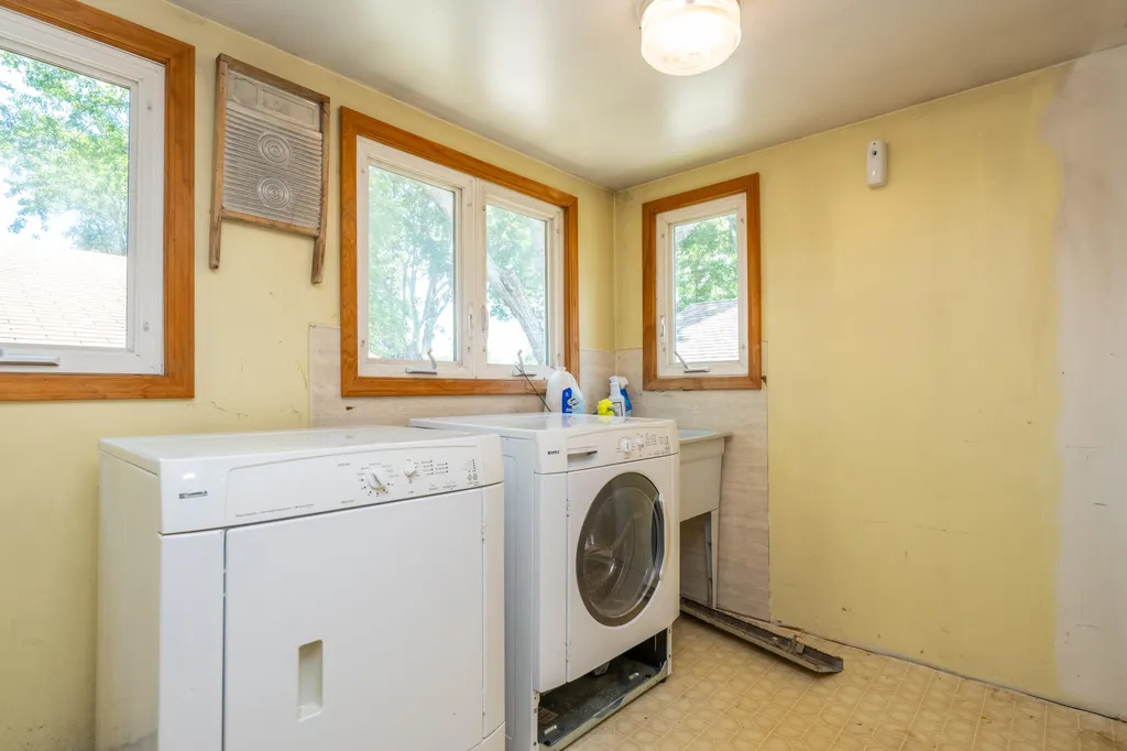 135 W St Joseph Street Coloma City MI 49038