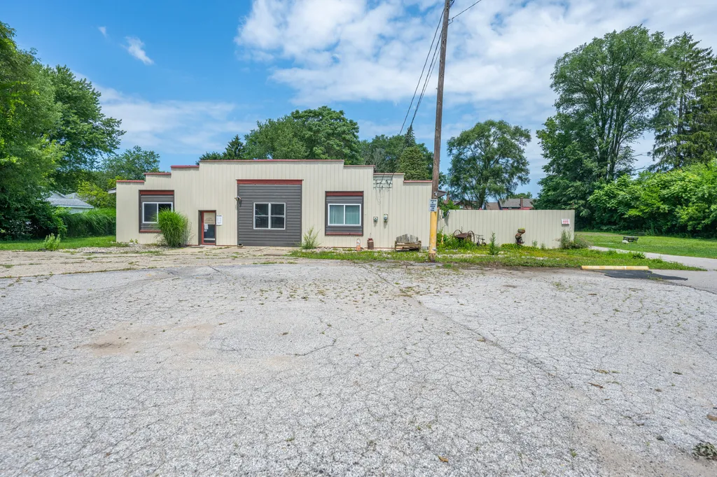 135 W St Joseph Street Coloma City MI 49038