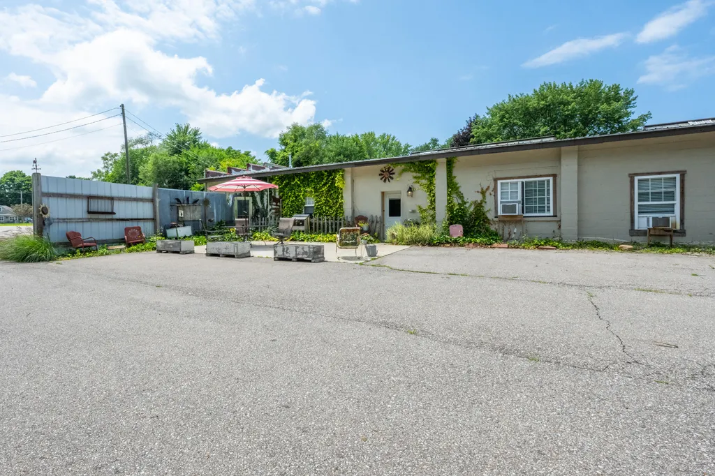 135 W St Joseph Street Coloma City MI 49038
