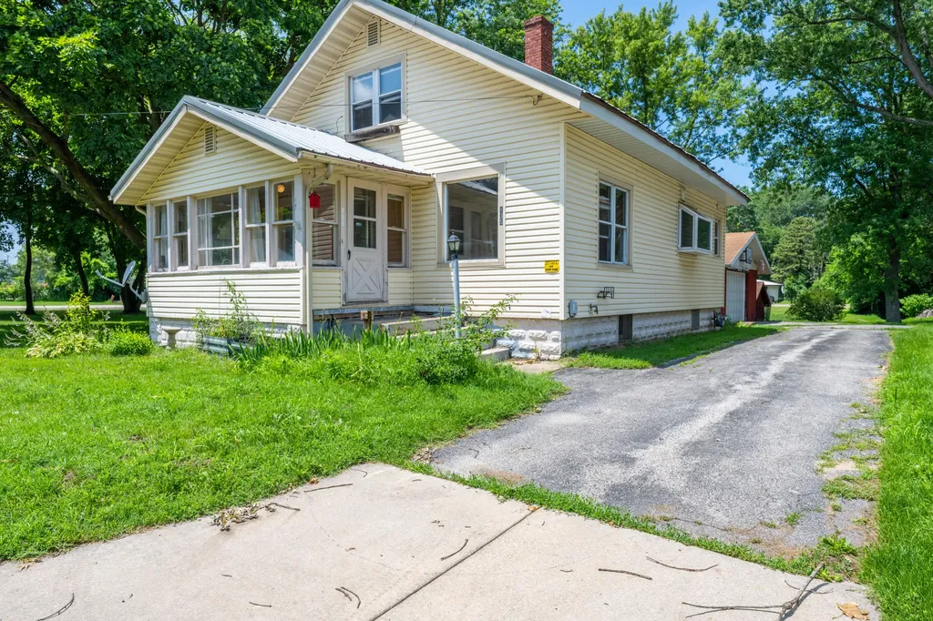 135 W St Joseph Street Coloma City MI 49038